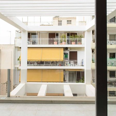 Apartamento Bright Loft With Terrance - Next To Metro Kerameikos Atenas Exterior foto