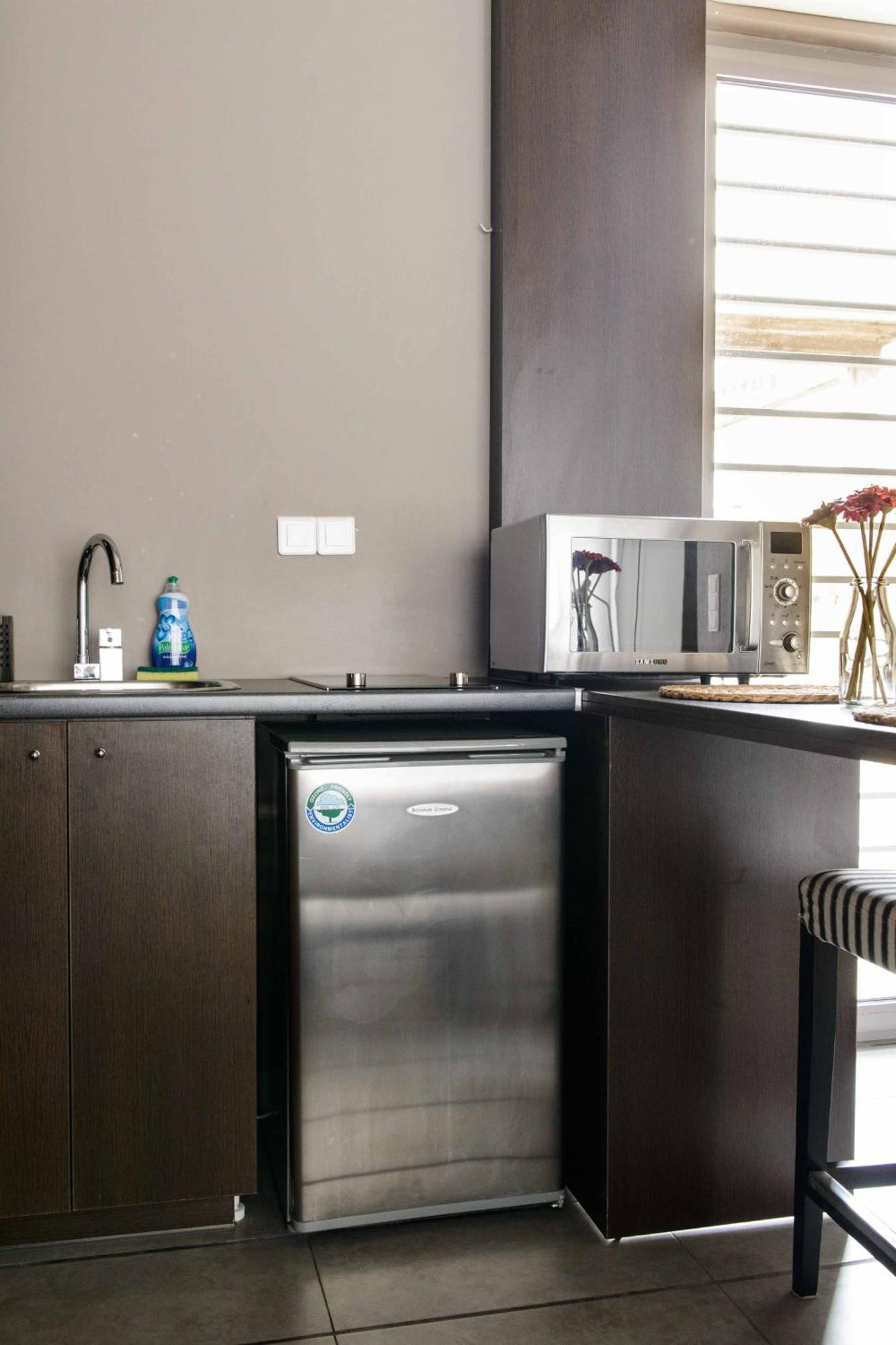 Apartamento Bright Loft With Terrance - Next To Metro Kerameikos Atenas Exterior foto