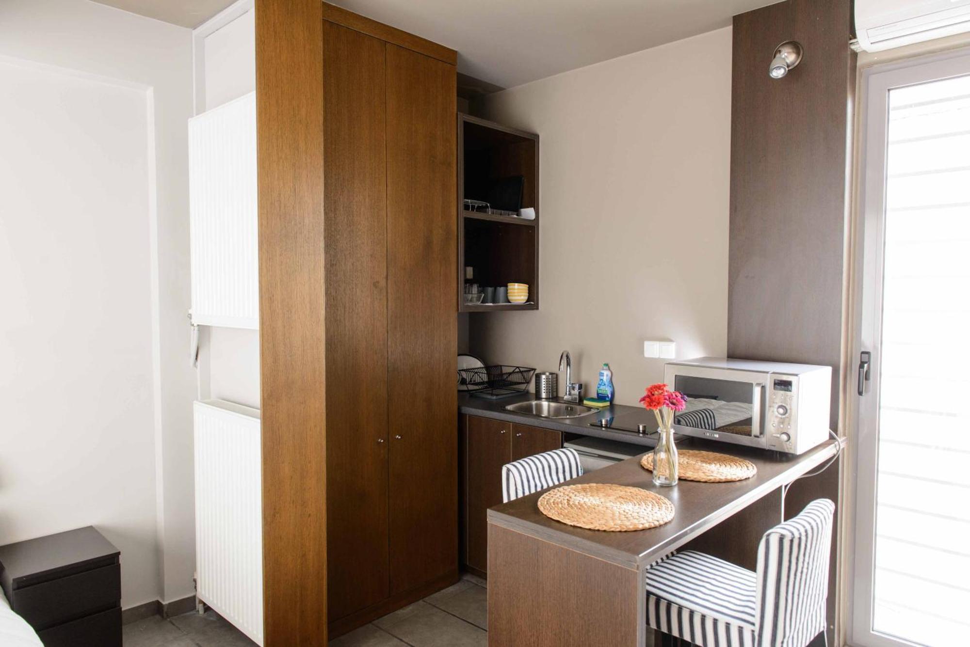Apartamento Bright Loft With Terrance - Next To Metro Kerameikos Atenas Exterior foto